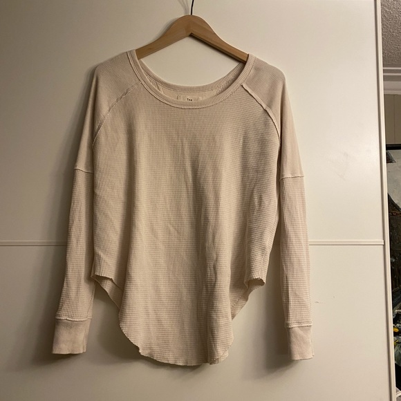 Aritzia Henley top. Last day to buy - Picture 1 of 5